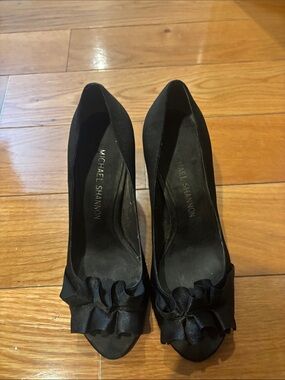 Michael Shannon Black Ruffle Peep-Toe Pumps